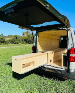 Photo de galerie - Aménagement de van en bois sur-mesure. 