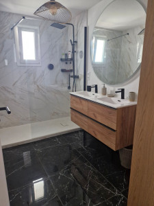 Photo de galerie - Nettoyage de la salle de bain