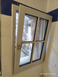 Photo de galerie - Changement de fenêtre sanitaire dans le vieux Montpellier 