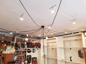 Photo de galerie - Installation de rampes lumières sur câbles 