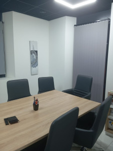 Photo de galerie - Confiez nous l'entretien de vos bureaux 
Vif propre nettoyages s'occupe de nettoyage et de l'entretien de vos locaux bâtiments entreprises Professionnels privés 
Avec un savoir-faire renommer. 

