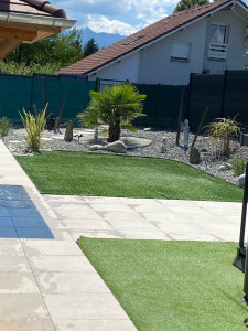 Photo de galerie - Création d’un jardin minéral + gres ceram + gazon synthétique 