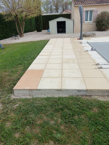 Photo de galerie - Réalisation d'une extension de dallage (Dalle + chappe + pose de dallage et jointage)