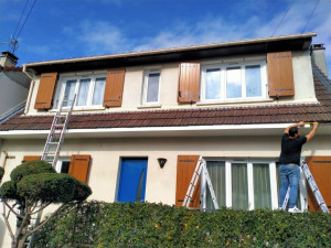Photo de galerie - Dessous de toit en PVC avec planche de rive PVC octobre 2024.
