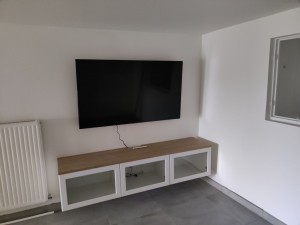 Photo de galerie - Montage d'un meuble télé et fixation au mur
Fixation de la télé au mur