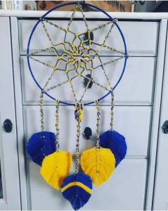 Photo de galerie - Possibilité de changer les couleurs et la taille des fils sur devis

(l'exemple de la photo fait 30cm et les fils font 2mm)
=  30€