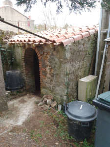 Photo de galerie - Mise en place d'une nouvelle charpente et de la couverture sur un cabanon, en remplacement de l'ancienne trop abimée