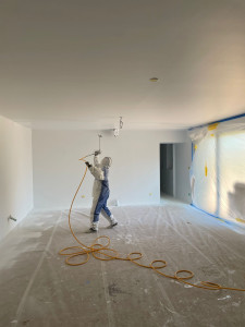 Photo de galerie - Mise en peinture au pistolet 