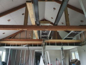 Photo de galerie - Rénovation d'une maison complète avec plafond cathédrale.  placo isolation bande