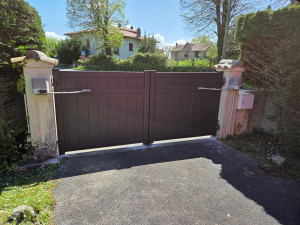 Photo de galerie - Portail battant avec motorisation