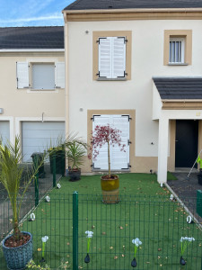 Photo de galerie - Pose de gazon synthétique et aménagement 