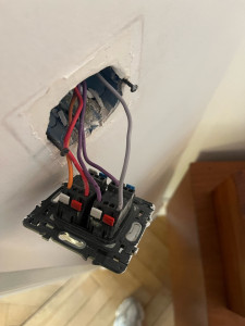 Photo de galerie - Dépannage sur un double interrupteur va et bien 