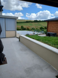Photo de galerie - Finition du muret avec chapeau et enduit.