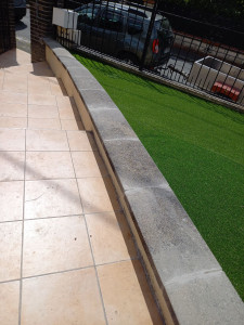 Photo de galerie - Recollage de chapeaux de murs