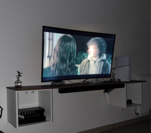 Photo de galerie - Création meuble TV avec intégration d’une barre son 