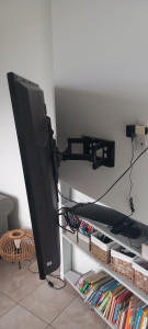 Photo de galerie - Montage d un bras support de télévision lourde