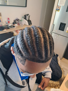 Photo de galerie - Coiffure homme sur cheveux court 