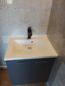 Photo de galerie - Pose meuble vasque.