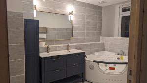 Photo de galerie - Réalisation  complète de cette salle de bain qui vient remplacer une cuisine.
