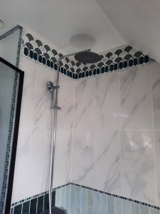 Photo de galerie - Salle de bain complète avec de la création de motifs 