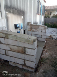 Photo de galerie - Construction de petits locales avec dalle.