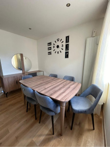 Photo de galerie - Meuble tv, table, chaise