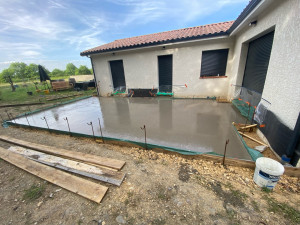 Photo de galerie - Coffrage et coulage d’une dalle en béton 8,60 / 5,20