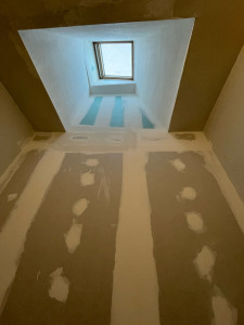 Photo de galerie - Isolation/ bande a joint, cage d’escalier grande hauteur 