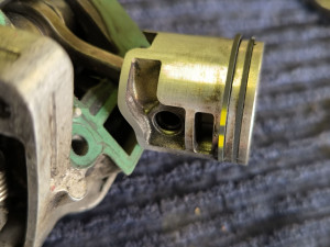 Photo de galerie - Changement des segments sur débroussailleuse fs 94 C 