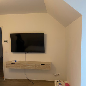 Photo de galerie - Pose tv sur support mural + meuble suspendu + baguette de finition - tarif global 120€ 