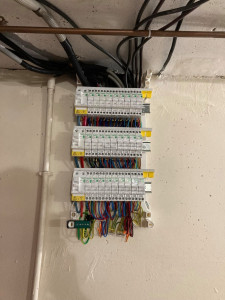 Photo de galerie - Déplacement et remplacement d’un tableau électrique Pendant 2