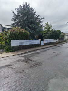 Photo de galerie - Finition d'une clôture de récupération