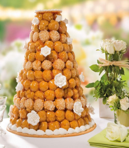 Photo de galerie - Service du vin d'honneur jusqu'à la pièce montée. 