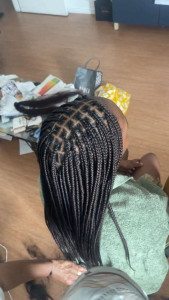 Photo de galerie - Bonjour?

Envie d’une coiffure propre, stylée et durable ? ?‍♀️
Je réalise vos tresses africaines avec soin et précision ✨
✔️ Braids
✔️ Tresses collées
✔️ Vanilles
✔️ Résultat net & longue tenue
? Dispo : Lundi – Samedi (9h – 19h)
Dimanche : sur demande