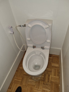 Photo de galerie - Pose de  wc avec  douchettes 