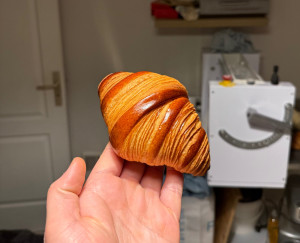 Photo de galerie - Un croissant que j'ai fait car je suis passionné de pâtisserie-boulangerie