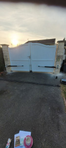 Photo de galerie - Remplacement motorisation portail double  battants.