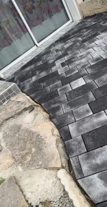 Photo de galerie - Réfection d’accès carrossable en pavage avec un dénivelé de 14%.
Avec Un Travail de finitions des plus précis possible 