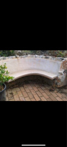 Photo de galerie - Banc sur mesure en béton coloré 