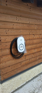 Photo de galerie - Installation borne de recharge connecté véhicule 