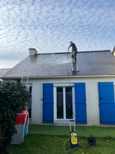 Photo de galerie - Décapage de la toiture, mise en peinture de la toiture 