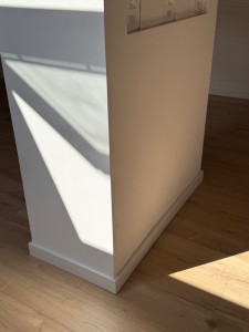 Photo de galerie - Un client avait besoin de faire les finitions de son logement. je lui ai donc proprement coupé et fixé ses plinthes 