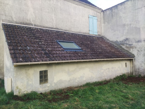 Photo de galerie - Procédés de nettoyage toiture aces réflexion du solin sur le haut et la rive ainsi que la pose d'une gouttière 