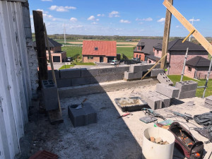 Photo de galerie - Implantation d’un mur en parpaing 