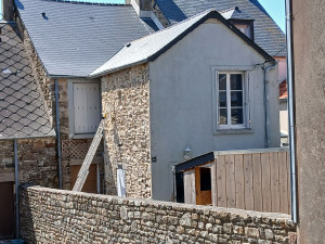 Photo de galerie - Transformation totale pour cette façade, piquage du béton et des joints puis rejointoiement a la chaux