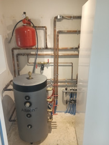 Photo de galerie - Instalation pompe a chaleur triphasé 17kw 
Sur lorient  