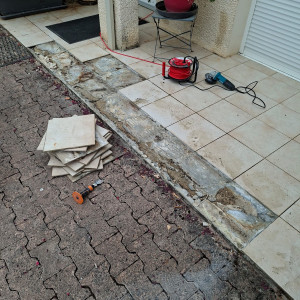 Photo de galerie - Reprise partienlle du carrelage sur cette terrasse 