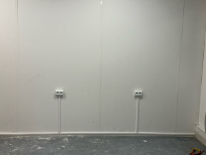 Photo de galerie - Pose de prise avec goulottes 
