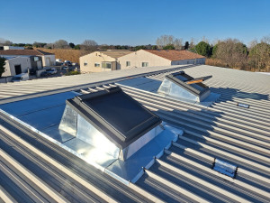 Photo de galerie - Rénovation des entourages de velux en zinc