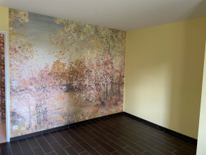 Photo de galerie - Tapisserie et peinture dans une chambre